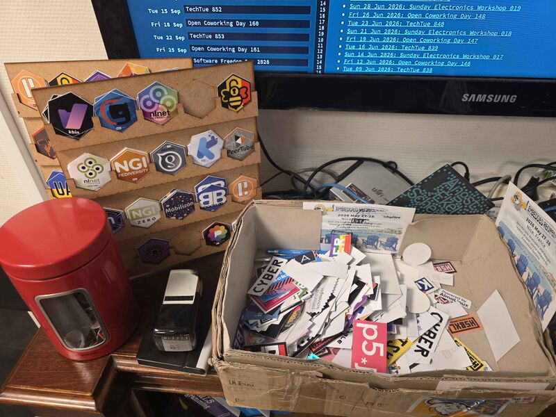 File:HSBXL stickerbox.jpg