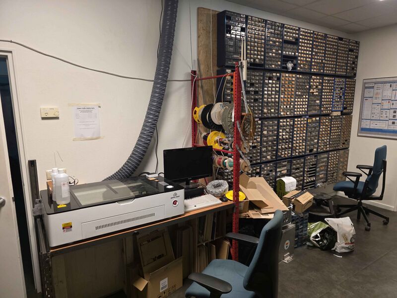 File:HSBXL lasercutter.jpg