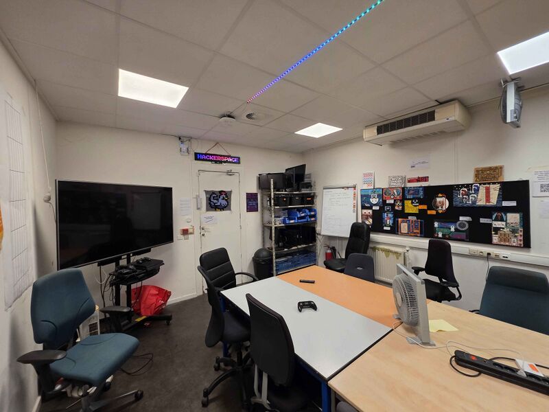 File:Hsbxl bureaus.jpg