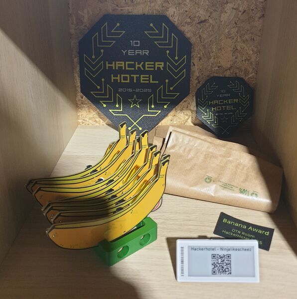 File:Hackerhotel 2025 stuff.jpg